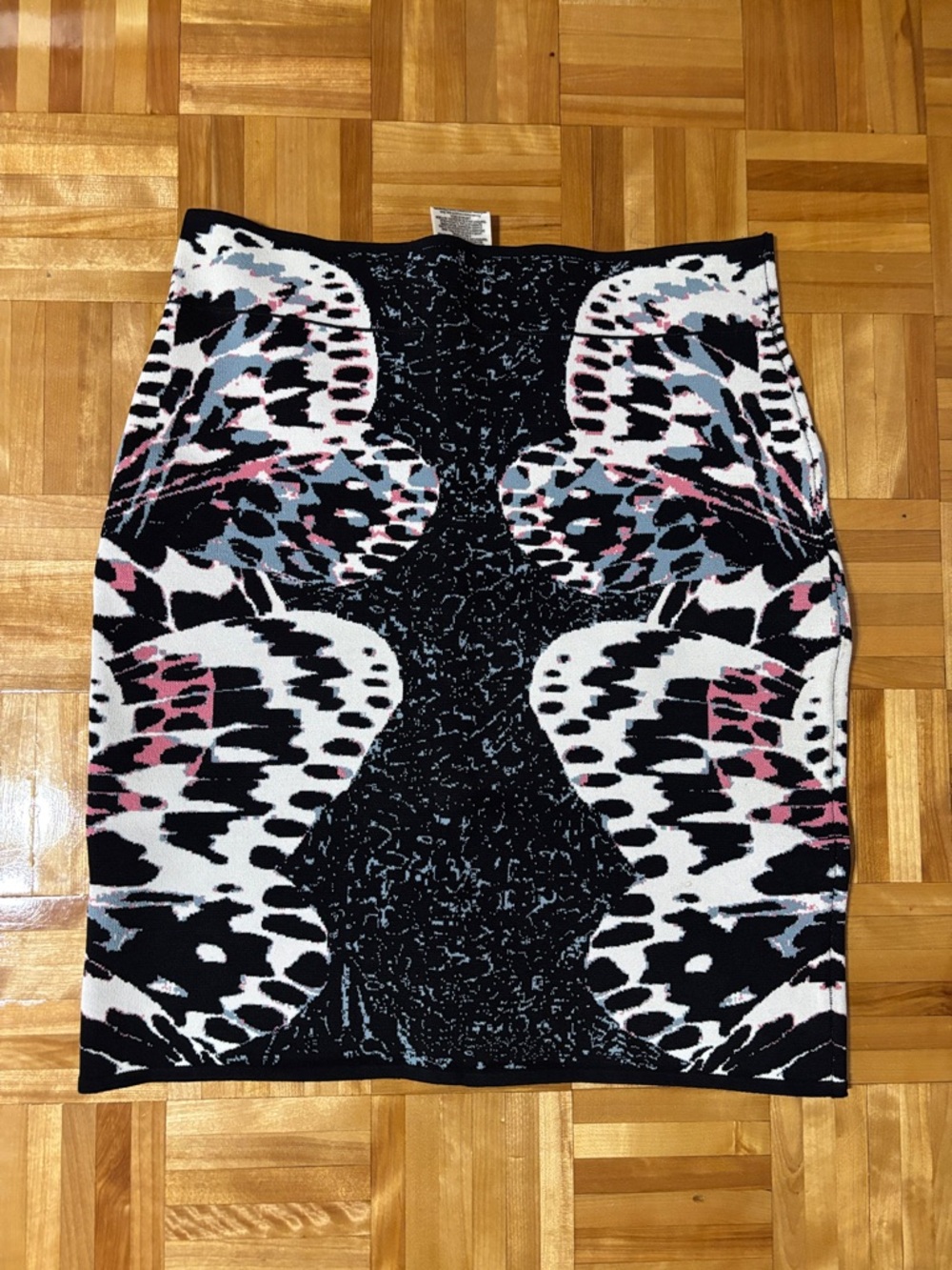 BCBGMaxAzria Black and White Abstract Pencil Skirt with Pink Accents - Picture 3 of 9
